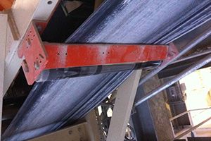 Optim'Protec-RI : protection orange des angles rentrants sur un rouleau de retour sous la bande